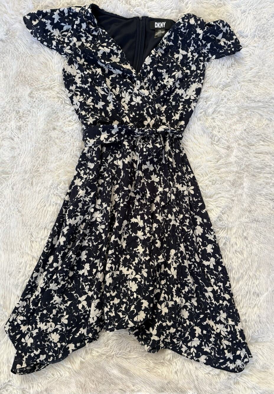 DKNY 2 Blue Floral Assymetrical Navy Design Dress. Exc. Cond. Pretty